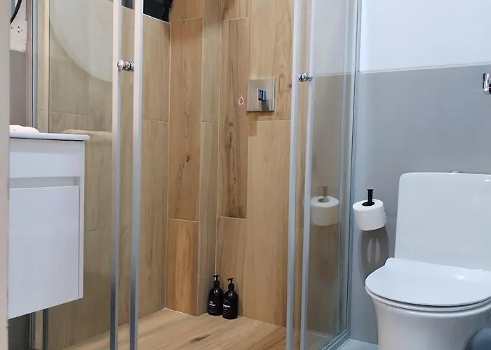 Elegant And Centrally-located In Apartment